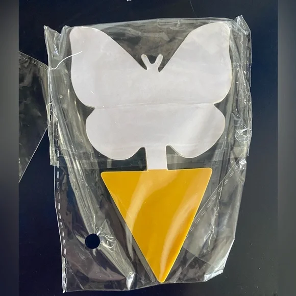 Sticky Gnat Traps (4 Packs 80 Total) Fun Assorted Natural Shapes Non-Toxic New - Picture 7 of 7